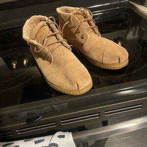 Toms Tan Suede Lace-Up Cozy Lined Sneakers
